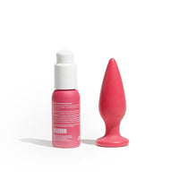 Set Dafne con plug anale Holly 100% bio-based e flacone di lubrificante Doride 50ml visto dal retro con etichetta ingredienti, colore rosso magenta su sfondo bianco
