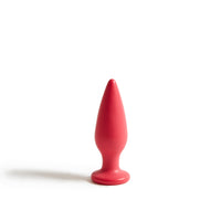 Plug anale Holly Dafne 100% bio-based rosso magenta su sfondo bianco